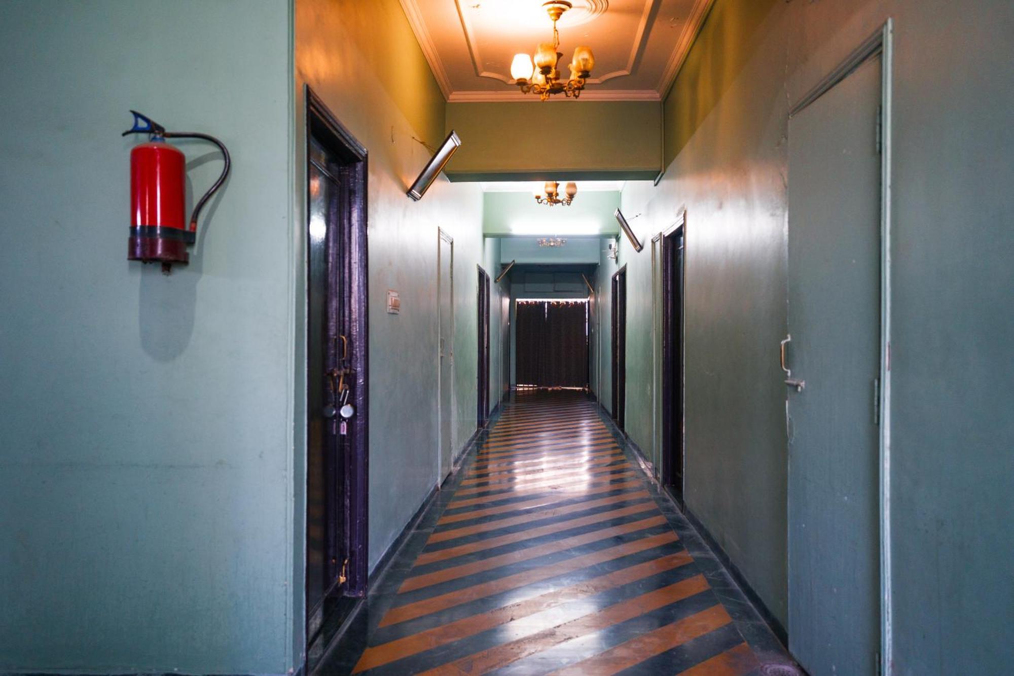 Hotel Girdhar Mahal Indore Zewnętrze zdjęcie
