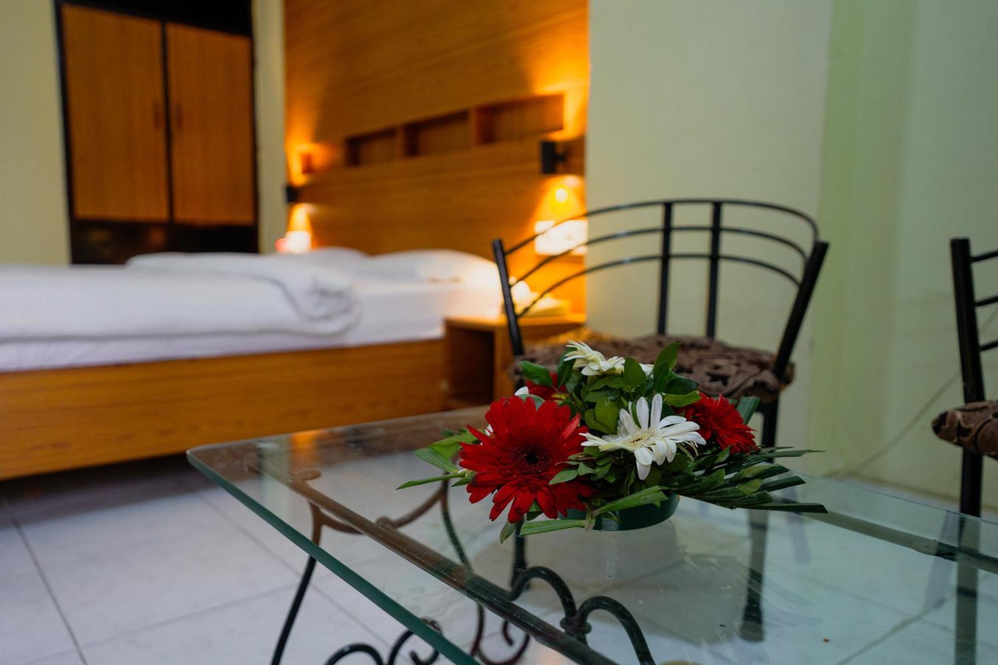 Hotel Girdhar Mahal Indore Zewnętrze zdjęcie