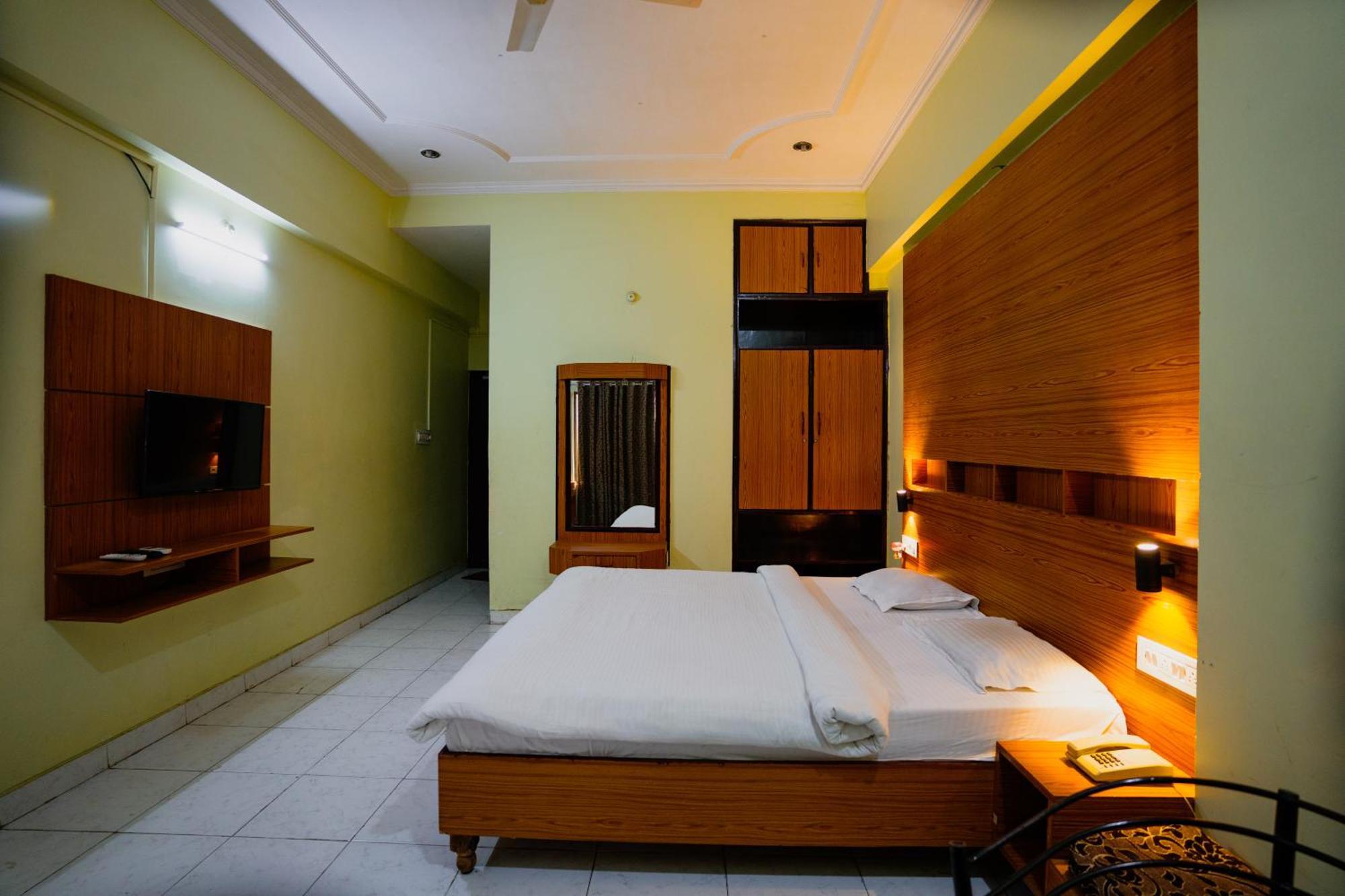 Hotel Girdhar Mahal Indore Zewnętrze zdjęcie
