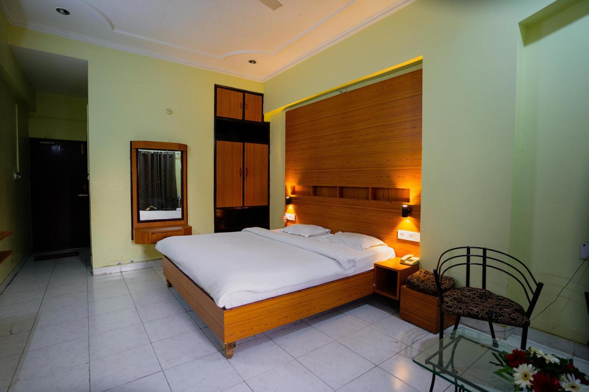 Hotel Girdhar Mahal Indore Zewnętrze zdjęcie