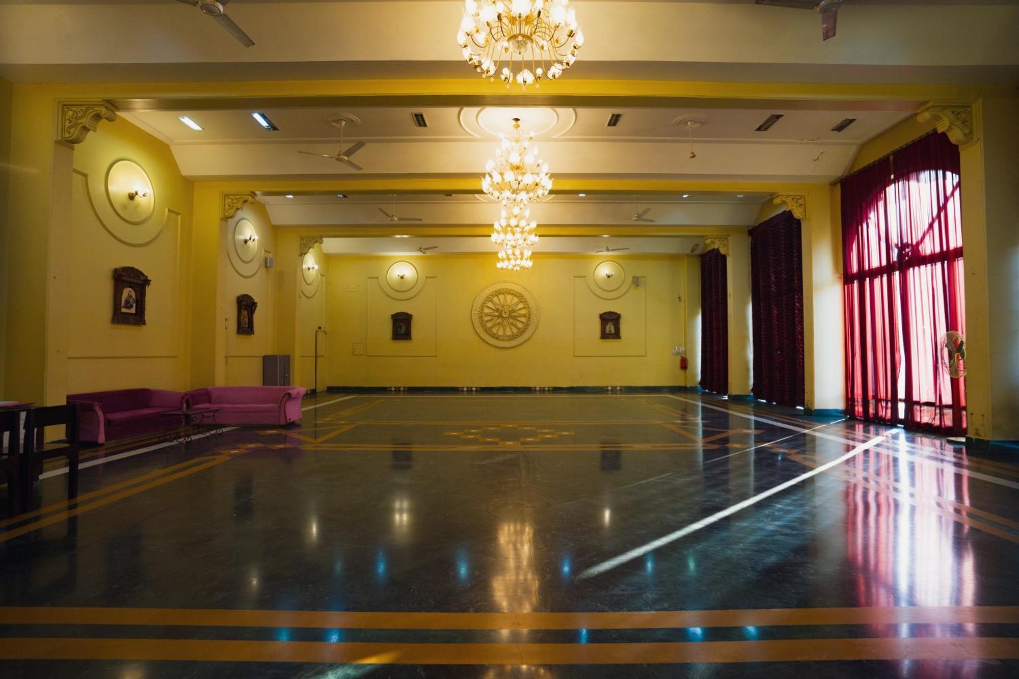 Hotel Girdhar Mahal Indore Zewnętrze zdjęcie