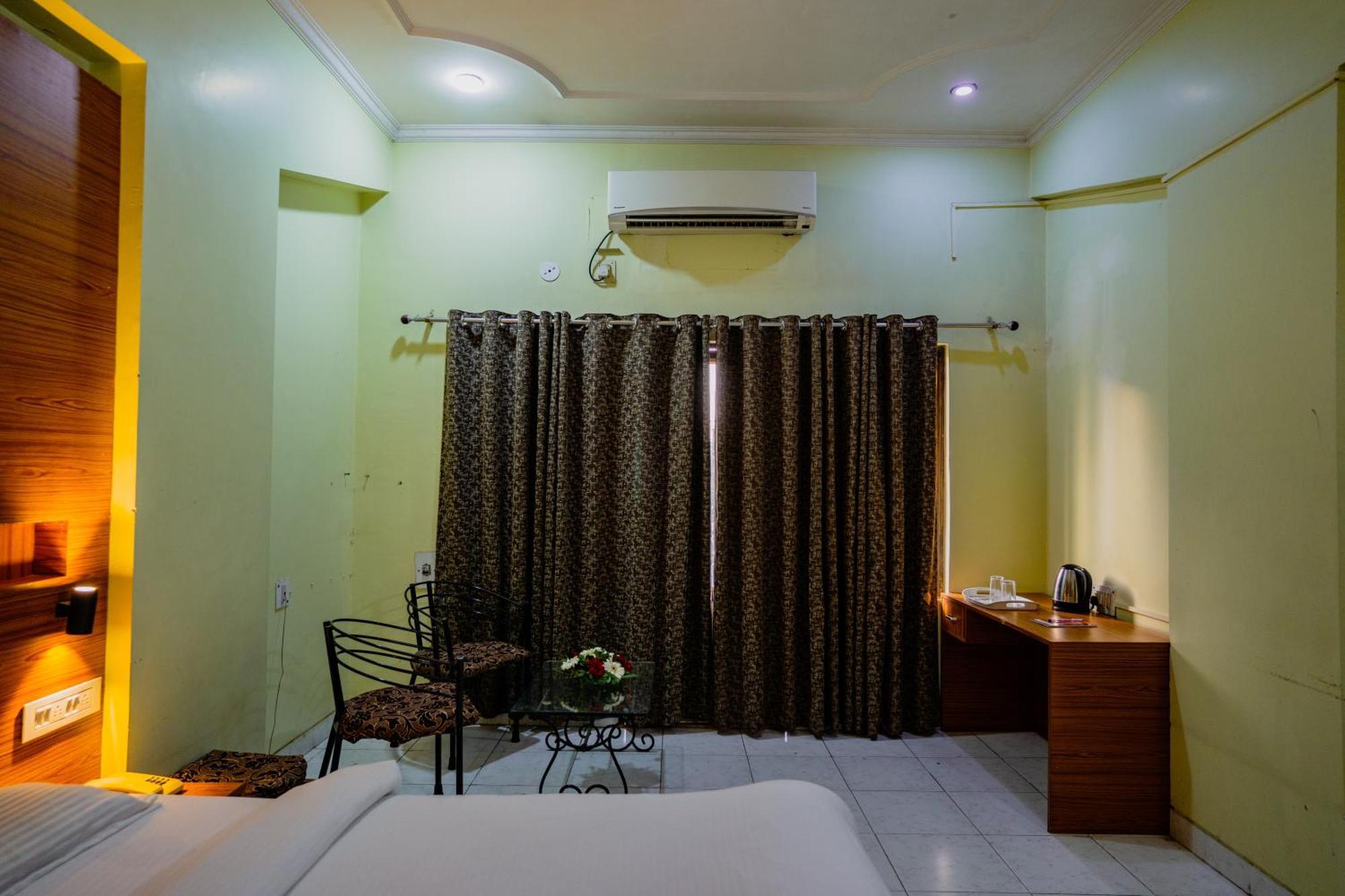Hotel Girdhar Mahal Indore Zewnętrze zdjęcie