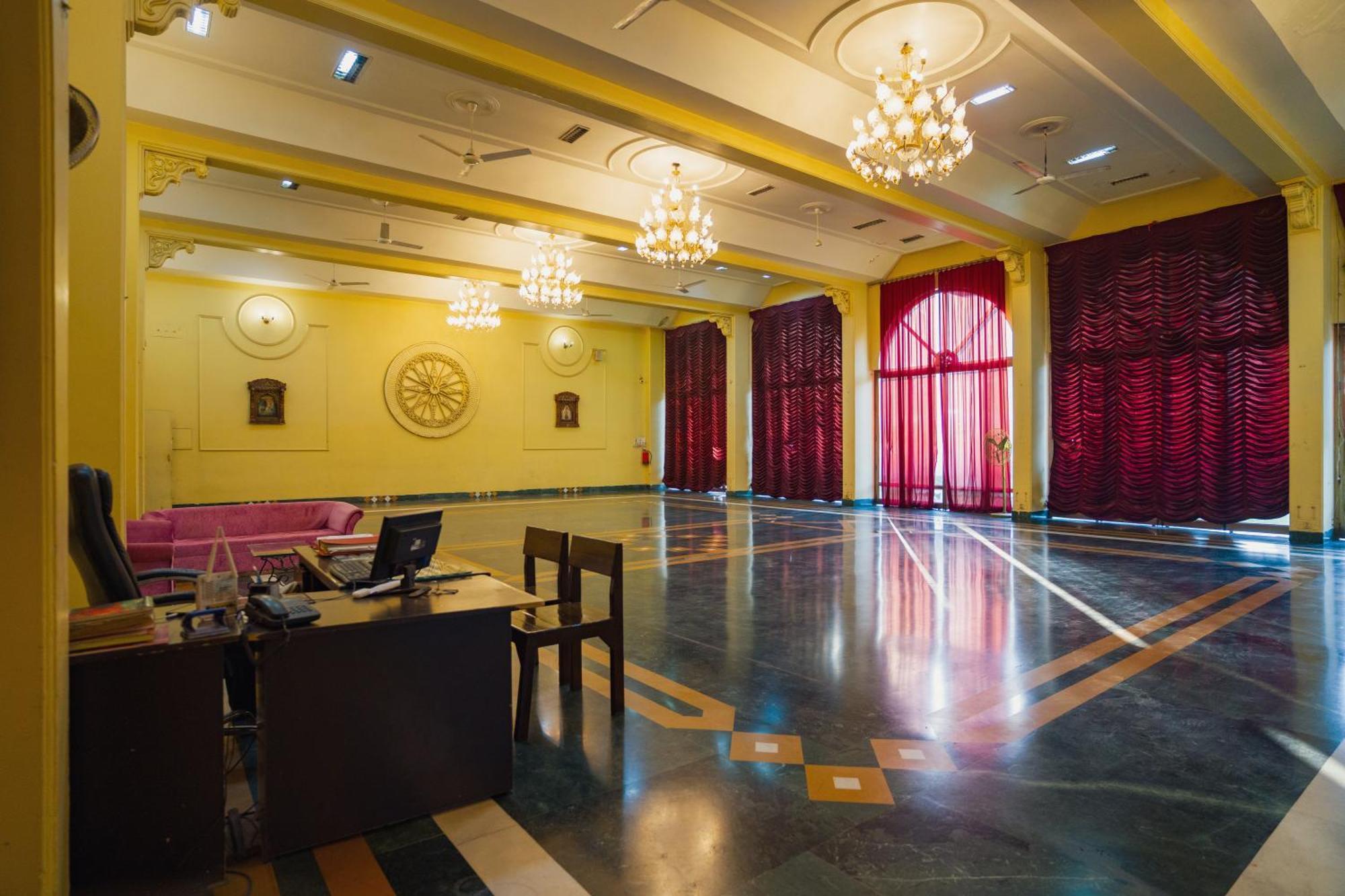 Hotel Girdhar Mahal Indore Zewnętrze zdjęcie
