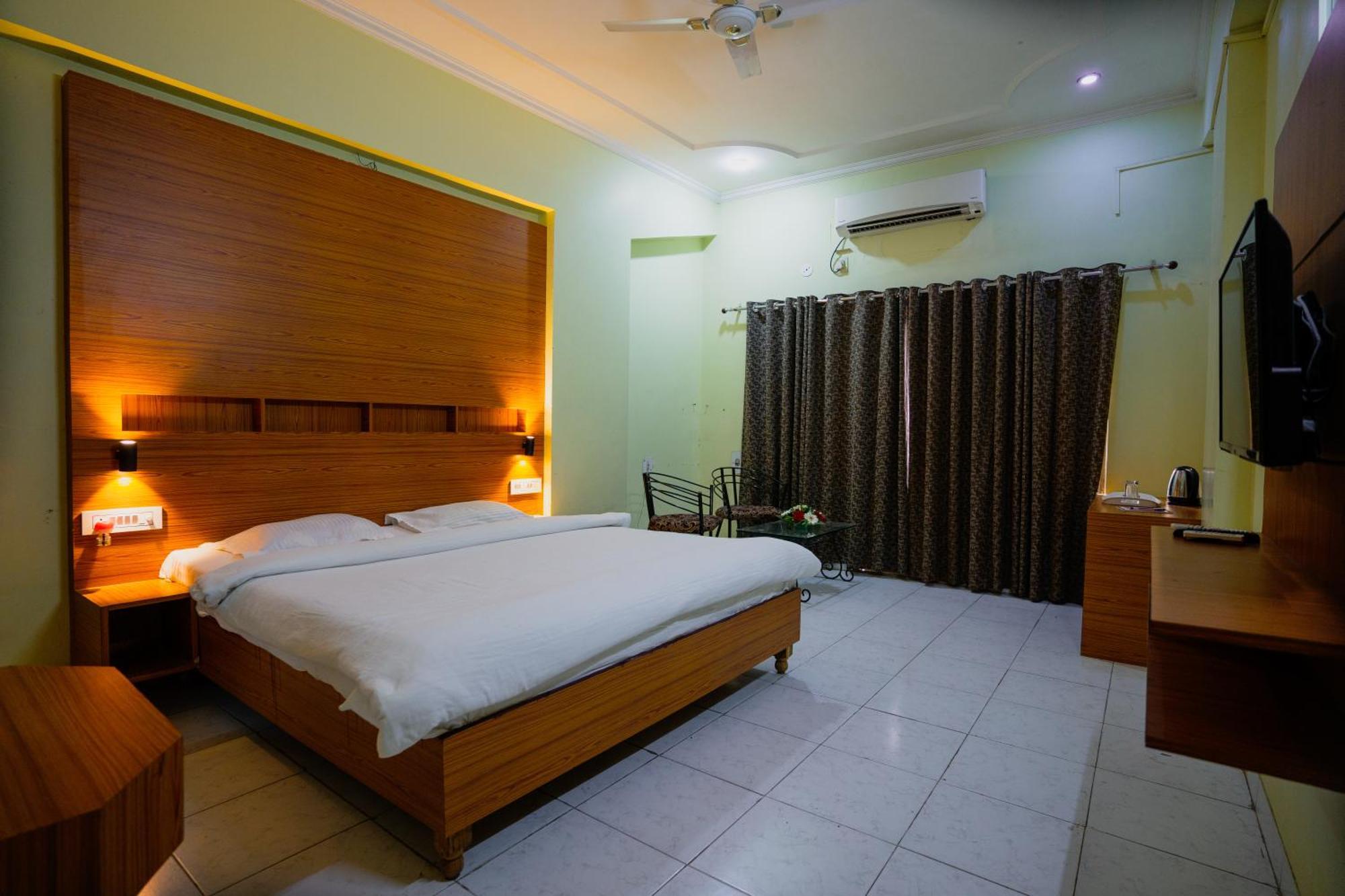 Hotel Girdhar Mahal Indore Zewnętrze zdjęcie