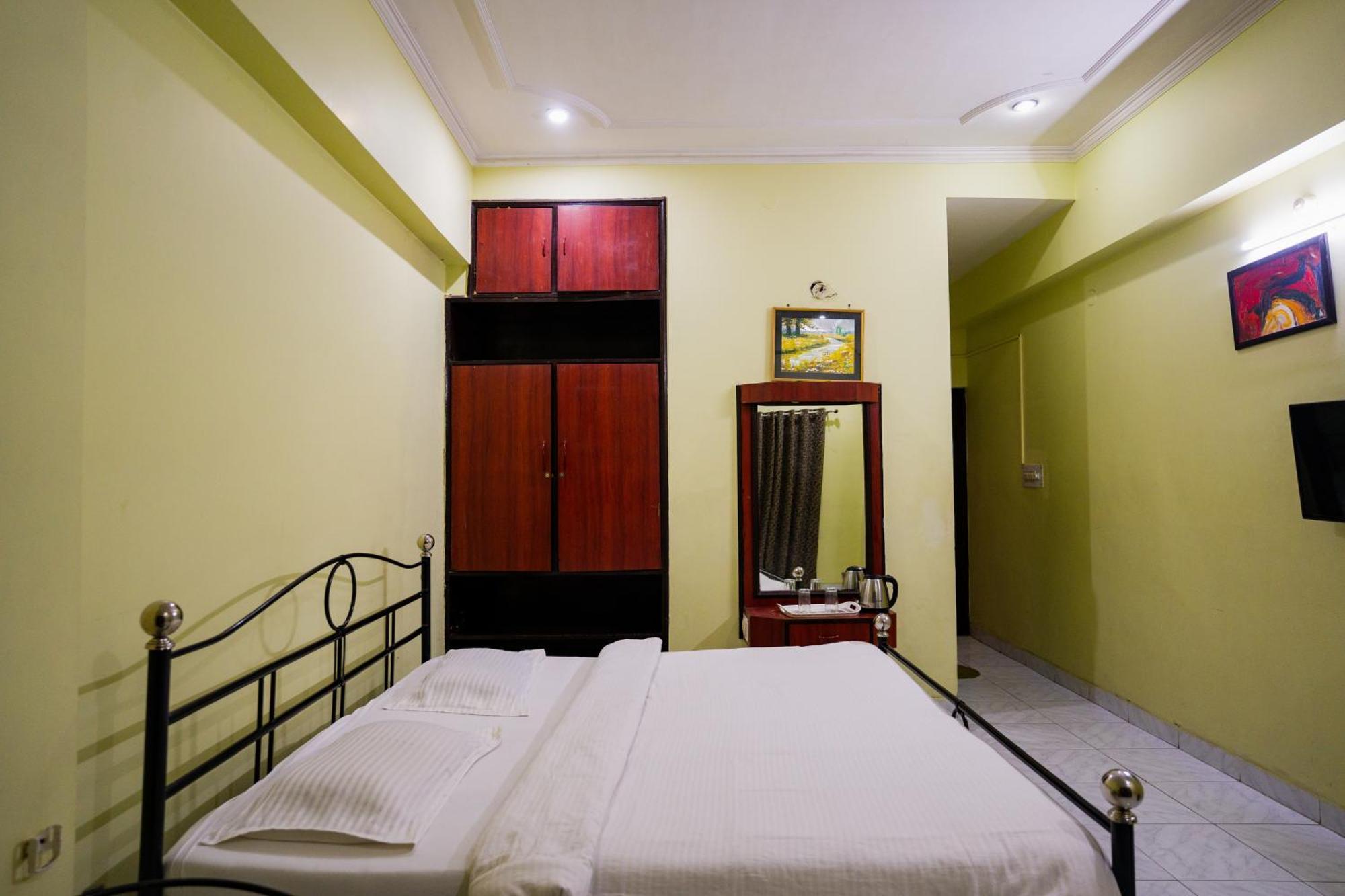 Hotel Girdhar Mahal Indore Zewnętrze zdjęcie
