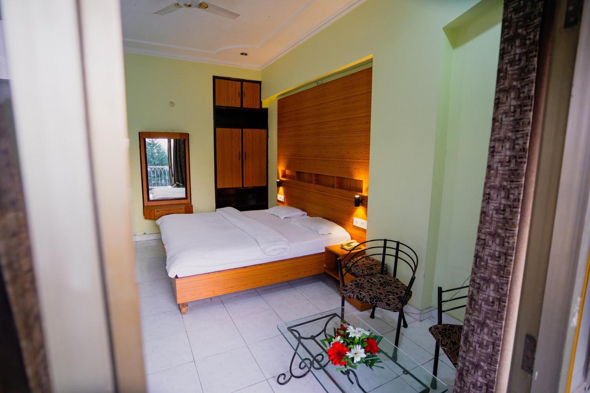 Hotel Girdhar Mahal Indore Zewnętrze zdjęcie