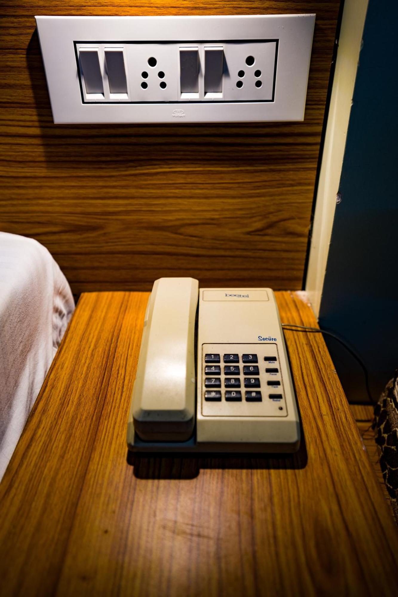 Hotel Girdhar Mahal Indore Zewnętrze zdjęcie