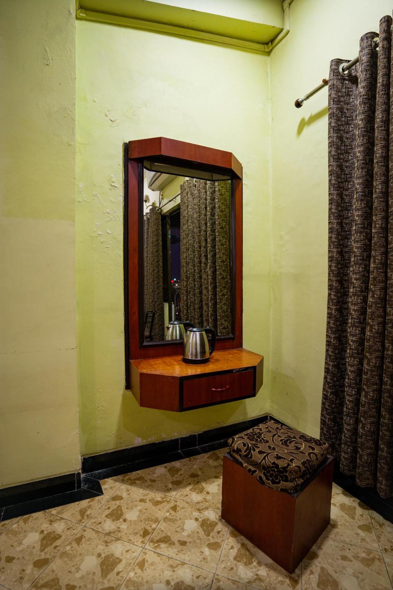 Hotel Girdhar Mahal Indore Zewnętrze zdjęcie