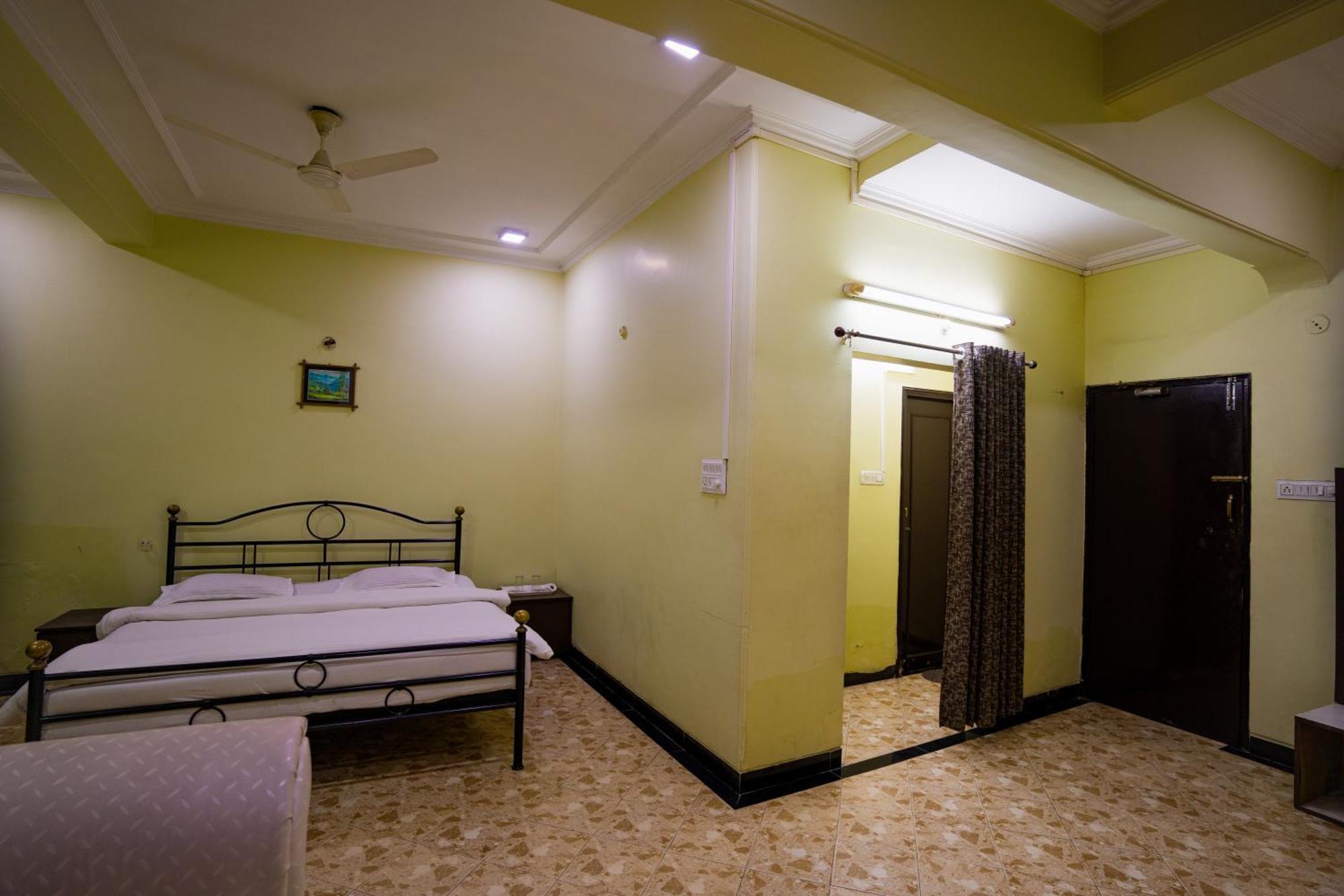 Hotel Girdhar Mahal Indore Zewnętrze zdjęcie