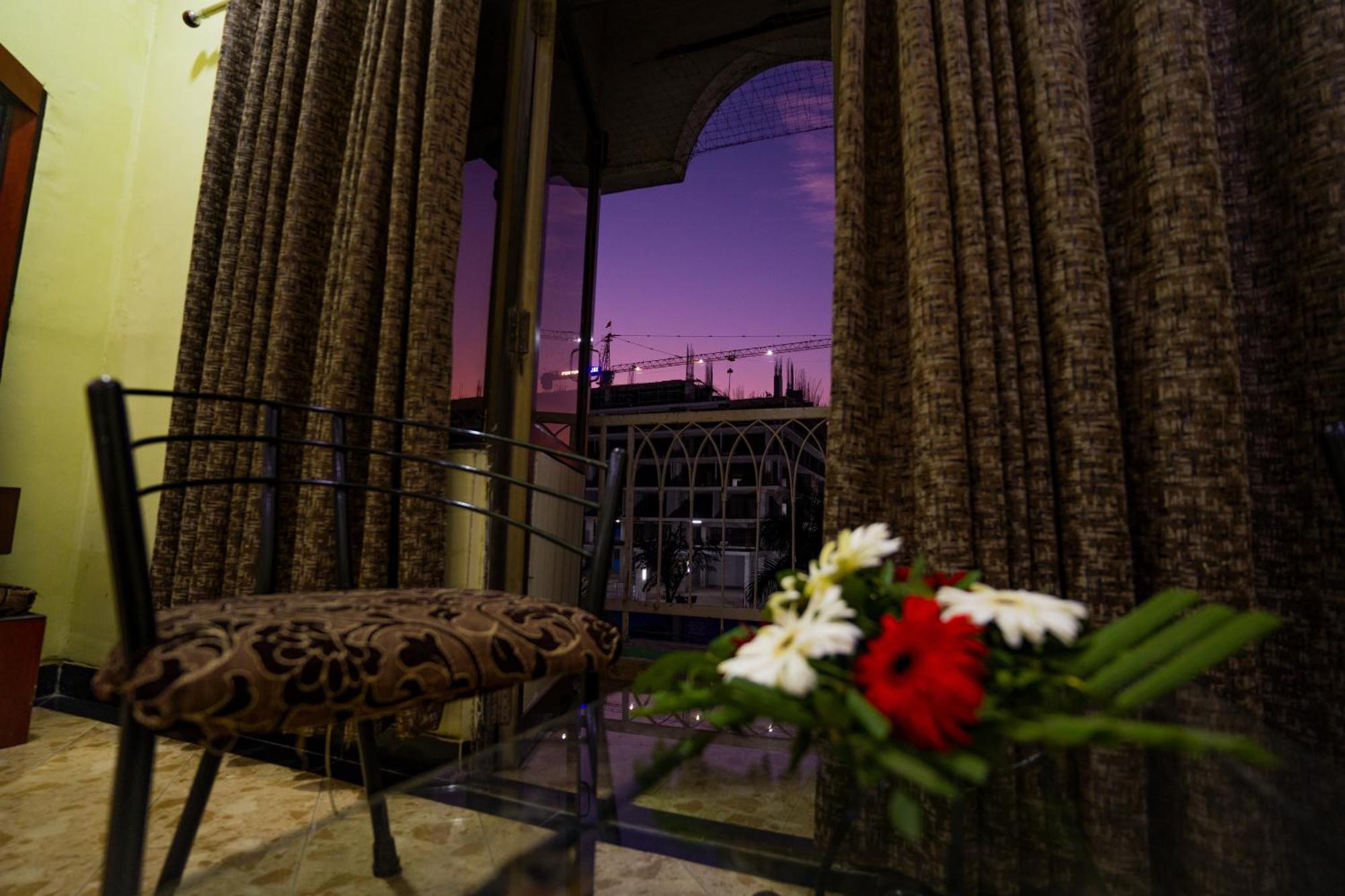 Hotel Girdhar Mahal Indore Zewnętrze zdjęcie