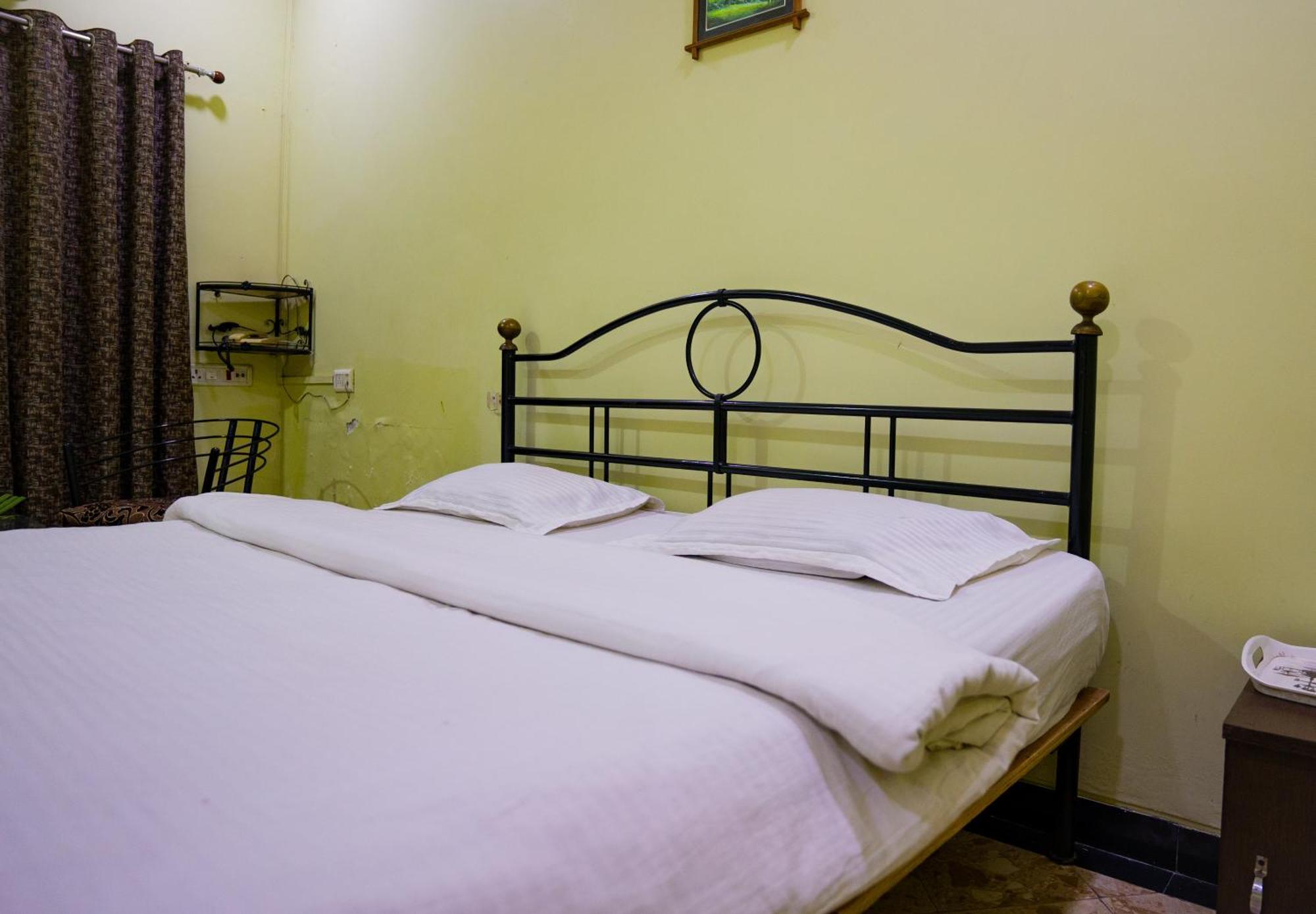 Hotel Girdhar Mahal Indore Zewnętrze zdjęcie