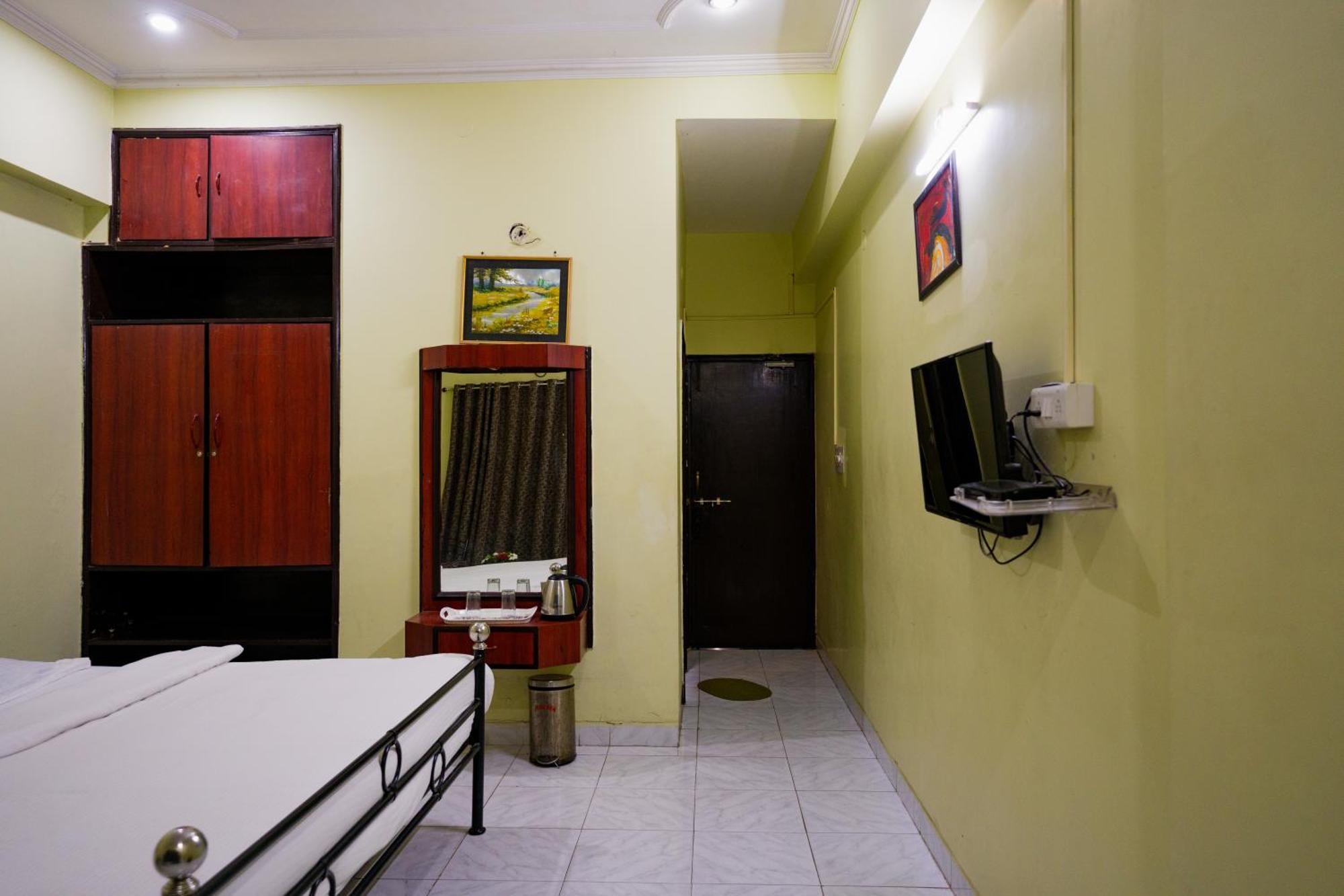 Hotel Girdhar Mahal Indore Zewnętrze zdjęcie