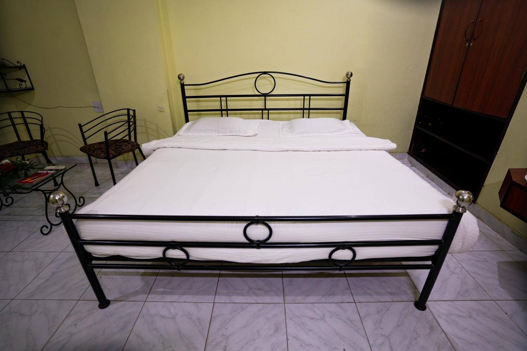 Hotel Girdhar Mahal Indore Zewnętrze zdjęcie