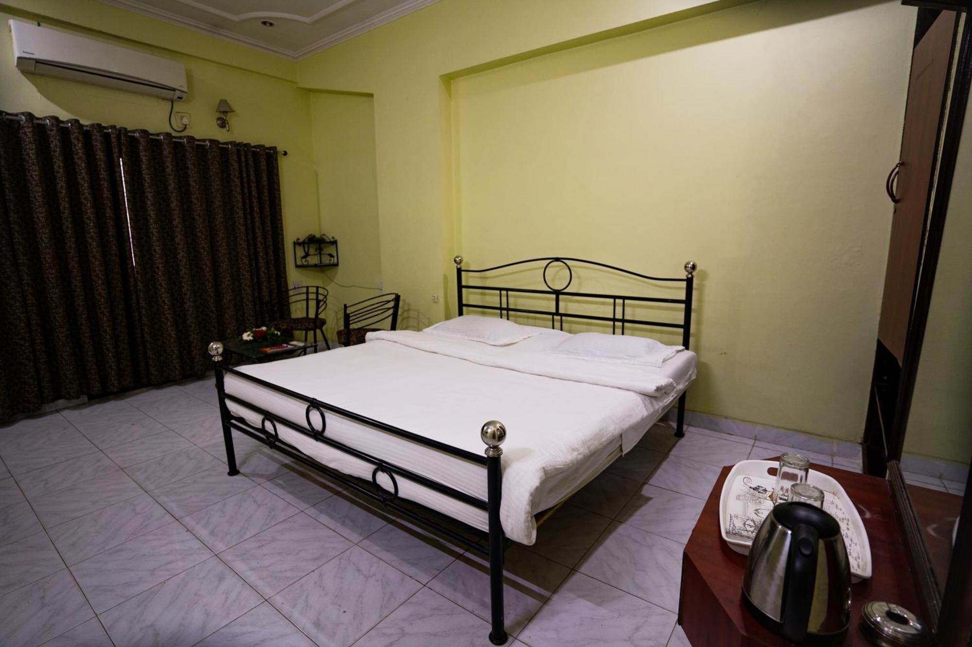Hotel Girdhar Mahal Indore Zewnętrze zdjęcie