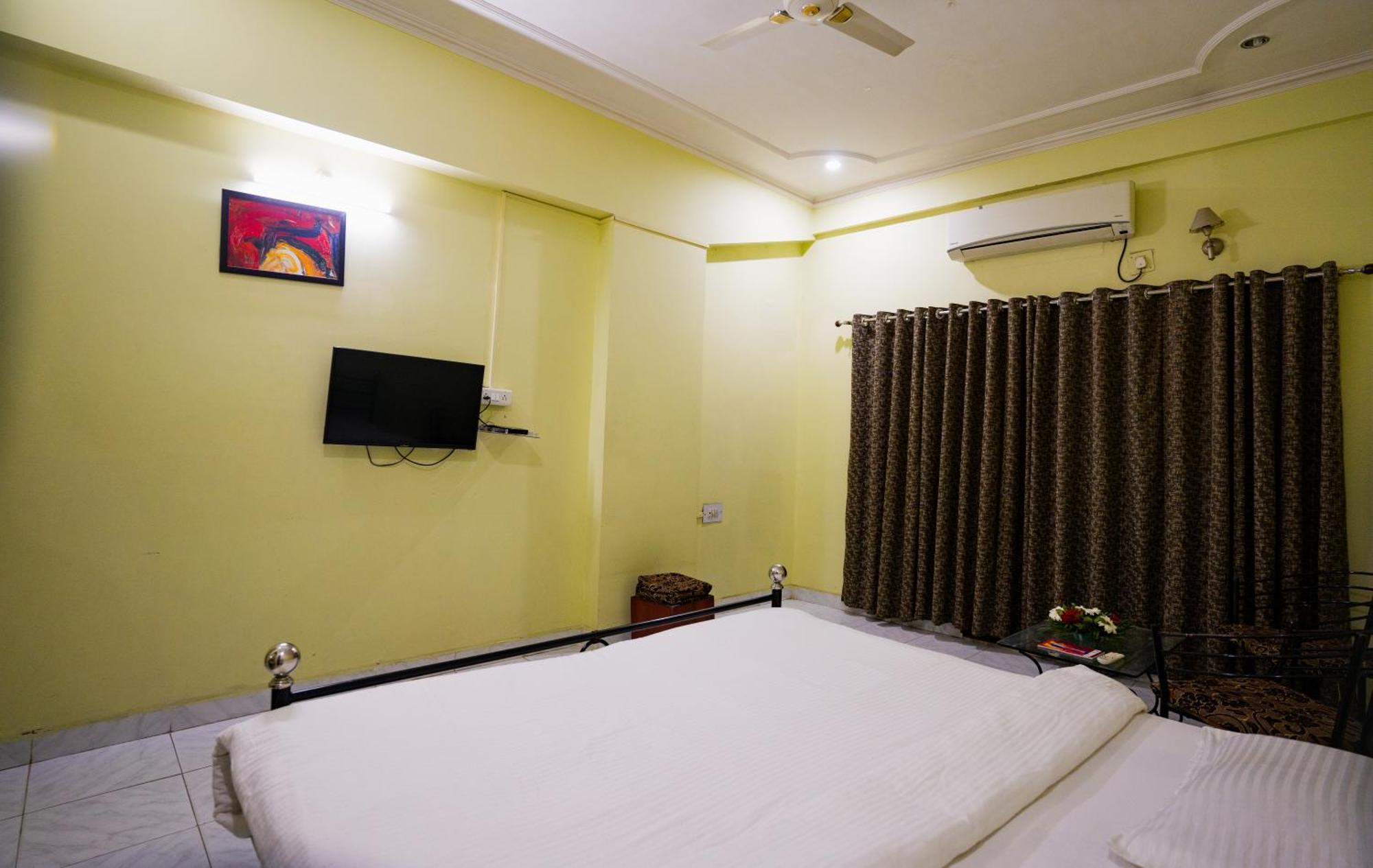 Hotel Girdhar Mahal Indore Zewnętrze zdjęcie