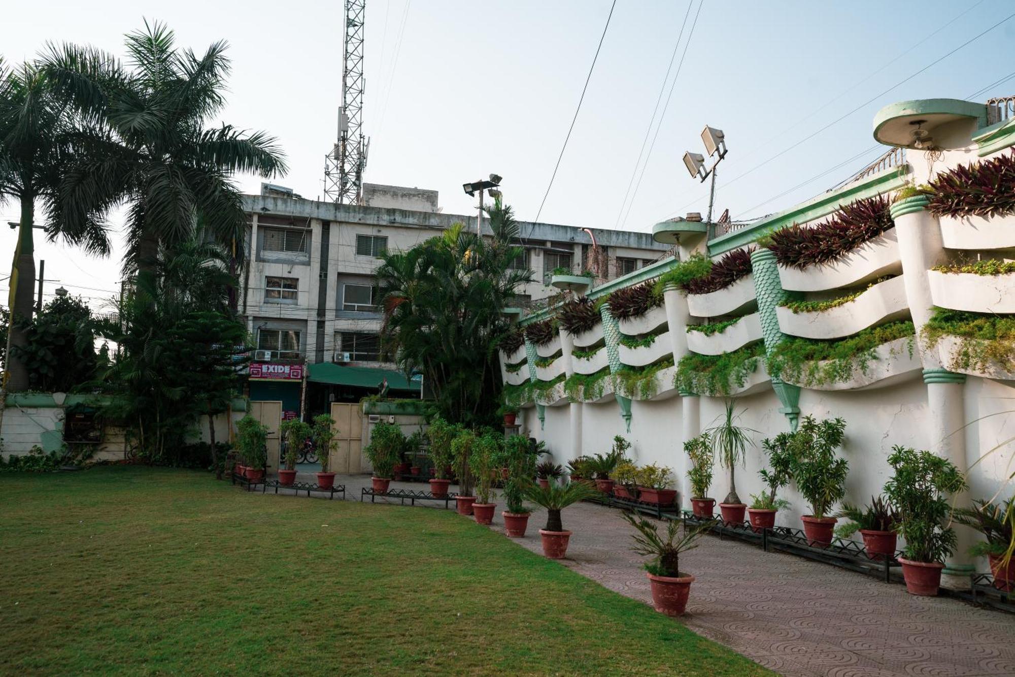 Hotel Girdhar Mahal Indore Zewnętrze zdjęcie